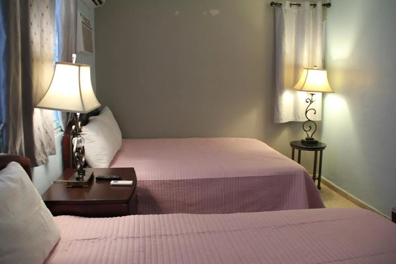 Aponte-Walking Distance To Ocean Park Beach, Restaurants, Bars, Trendy Calle Loiza Villa San Juan Holiday home